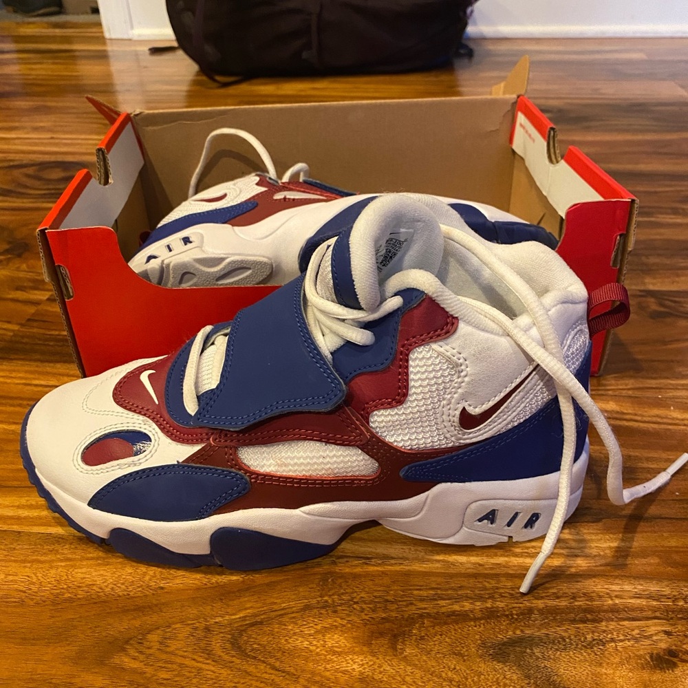 Size 7 youth. Daughter wore for 1 basketball game & preferred different shoes.